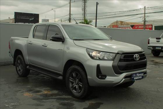 TOYOTA HILUX 2.8 D-4D TURBO DIESEL CD SR 4X4 AUTOMÁTICO TOYOTA HILUX 2.8 D-4D TURBO DIESEL CD SR 4X4 AUTOMÁTICO